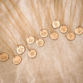 UMAGICBOX September Birth Flower Necklace Peony Jewelry Birthday Gift Women Mom Daughter Sister Wife Girlfriend Virgo Libra Back to School Fall Gold Plated