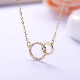 Kvekstio Mother of the Bride Wedding Day Gift - Minimalist Interlocking Circles Pendant Necklace for Mom from Daughter, Wedding Gifts for Future Mother-in-Law, Double Circle Pendant Jewelry Gift