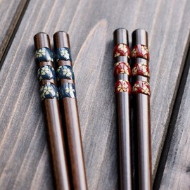 Leaptech 2 Pairs Chopsticks Japanese Natural Chopsticks Made of Environmentally Friendly Wood in Elegant Gift Box