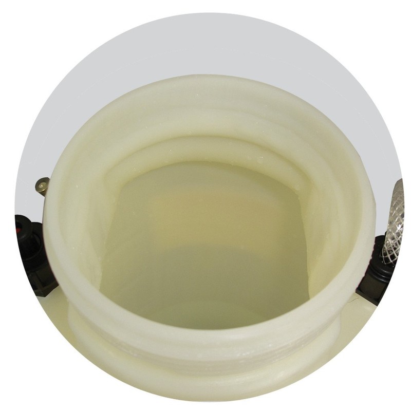 Solo 454 1-1/4 Gallon Professional Handheld Sprayer with Carrying Strap