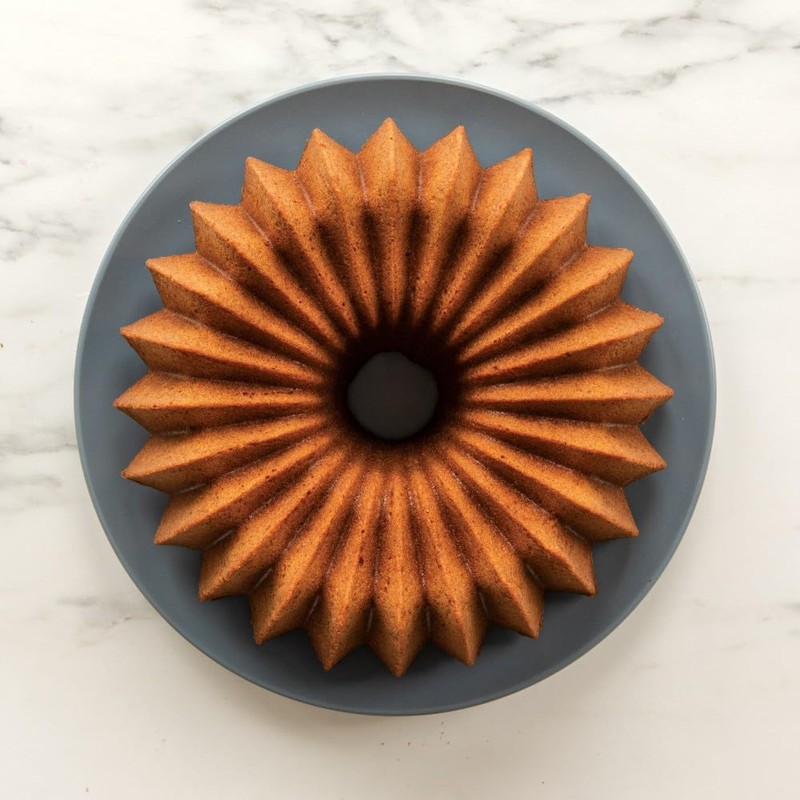Nordic Ware Brilliance Bundt, 10 Cup, Gold