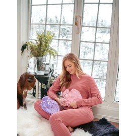 K Collection Pack of 2 Large Heart Shaped Hot Water Bottle - Natural Rubber with Faux Fur Covers - 2 x 1 Litre Ribbed Hot Water Bottles with Plush Covers (Red/Purple)