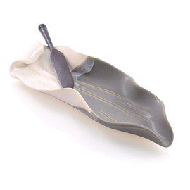 Contemporary Twist Butter Serving Dish in Grey/White with Wooden Butter Knife, Handmade Pottery, 8.25-Inch