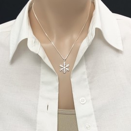 Sterling Silver Snowflake Necklace for Women, Winter Wedding Bridesmaid Necklace, Christmas Gift Necklace, Daughter Wife Girlfriend Best Friend Gift Necklace (18 inches)