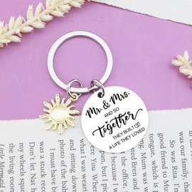 QUIHUD Wedding Gifts For Couples 2025 Couple Keychain Mr And Mrs Gifts Wedding Gifts For Bride Engagement Gifts For Couple Wedding Shower Gifts Christmas Valentine's Day Gift