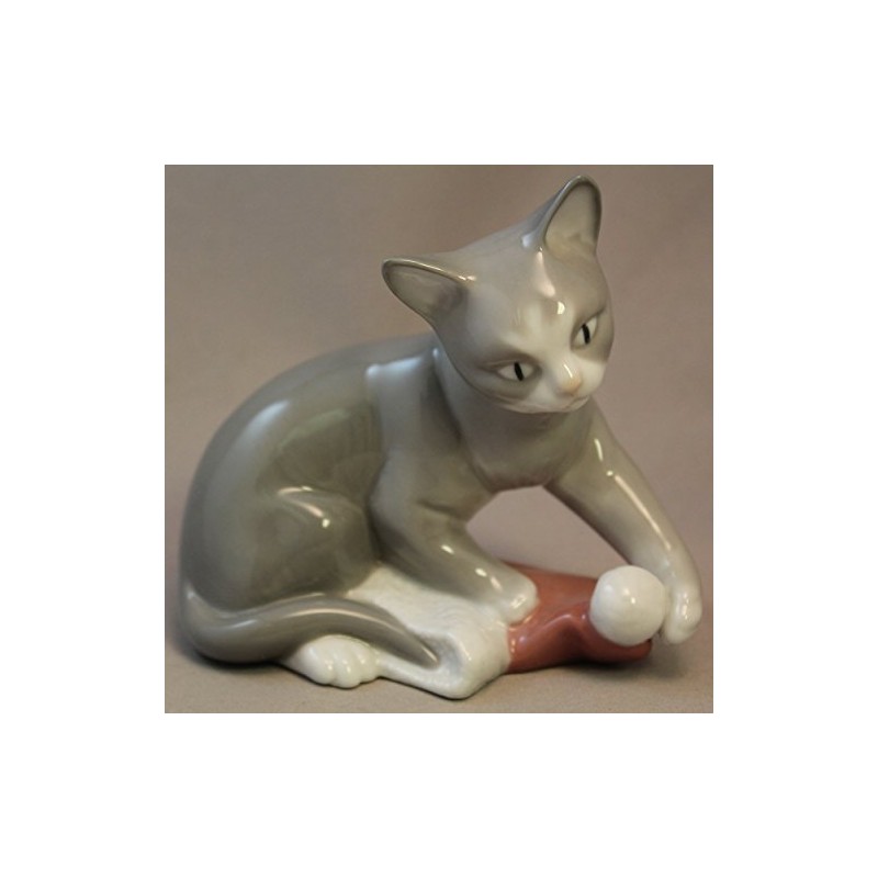 Nao 02001428 KITTY'S Christmas Ornament Figurine by Lladro