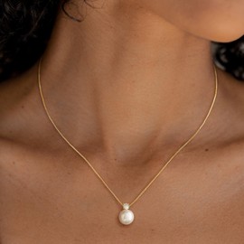 NECOCY Gold Pearl Necklace for Women, Dainty 14K Gold Plated Layered Pearls Chain Set, Trendy Stack Beaded Charm Simple Link Choker Necklace Jewelry Gift for Wedding Prom Statement Summer, Cubic