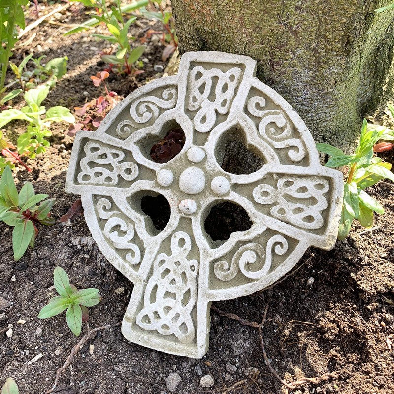 Darthome Ltd Ancient Stone Celtic Cross Tile Hanging Garden Ornament