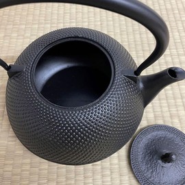 Japanese Cast Iron Tea Kettle – 1.5L Nambu Tetsubin with Arare Pattern