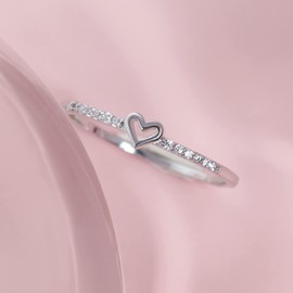 Meissa Kleiner Herz-Ring für Frauen, dünn, stapelbar, zierlicher Goldring, niedlich, stapelbar, minimalistischer Ring, Sterlingsilber, Größe 3–11 (Silber, 8.5)