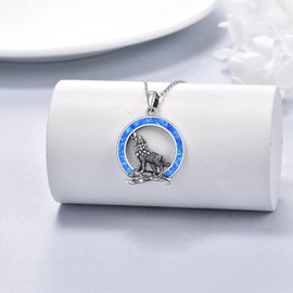 YFN Collar de lobo, regalo para hombres y mujeres, plata de ley, ópalo, luna, lobo, joyería de cumpleaños para amantes de los lobos, 18 + 2 pulgadas, Plata esterlina, Ópalo sintético