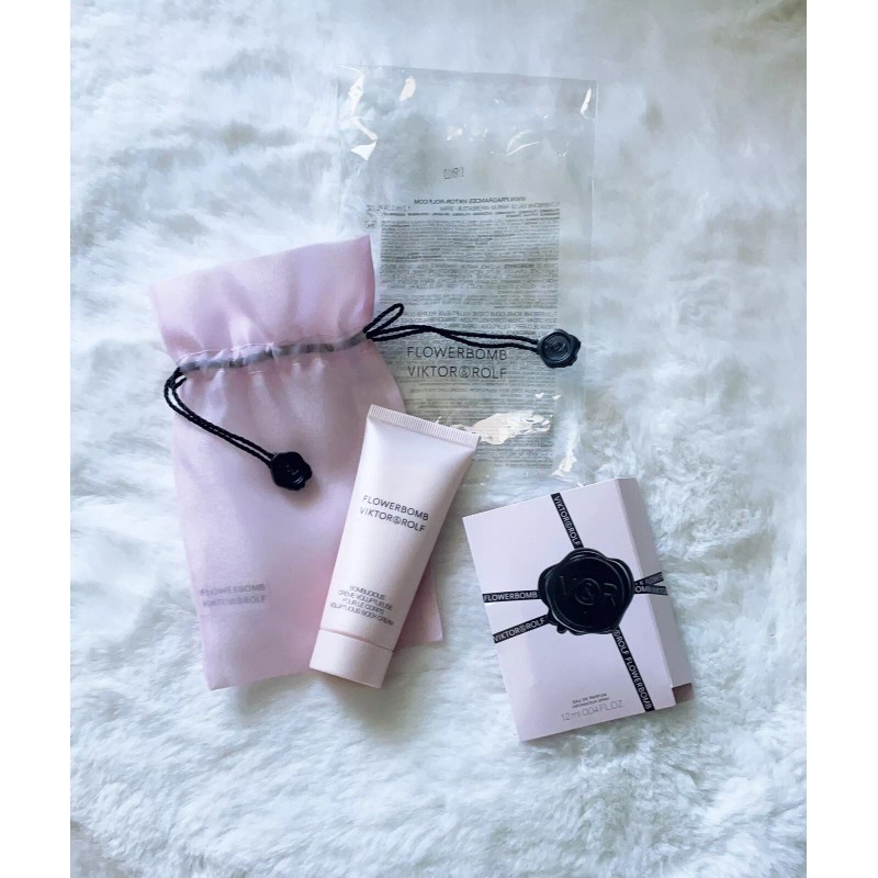 VIKTOR&ROLF Flowerbomb Body Cream 1.36oz/40ml with 1 SPRAY SAMPLE -