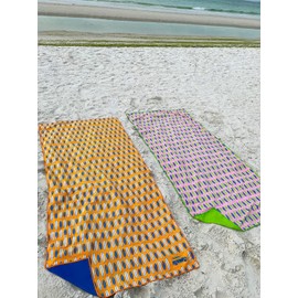 Surf and Racquet Toallas, secado rápido, resistente a la arena, peso ligero y compacto (tablas de surf rosa y azul marino, toalla de 78 x 35)