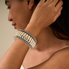 HIIXHC Vintage Bangle Bracelets For Women Gold Polished Chunky Oval Bangle Bracelet Cuff Bracelets for Women with Gift Bag, 7 inches, Metal, no gemstone