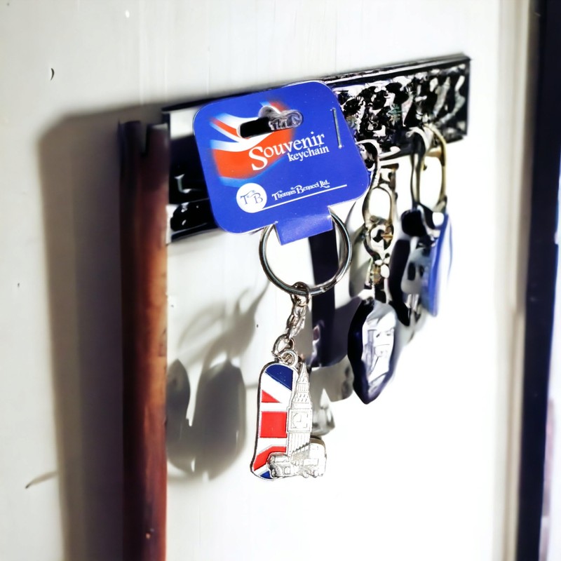 London Letter I Keychain - Metal Keyring with UK Symbols