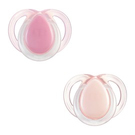 Tommee Tippee Nighttime soother, 0-6 months, 2 pack of glow in the dark soothers with reusable steriliser pod, Assorted Colours