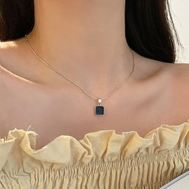 Wendalern Gemstone Square Necklace Black Onyx Pendant Necklace Gold Beads Chain Geometric Square Necklace Black Crystal Birthstone Statement Necklace Bridal Wedding Jewelry for Women and Girls