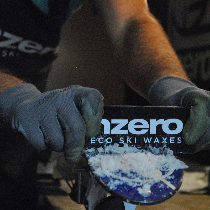 NZEROWAX 4 mm Polymethacrylate Scraper for Ski and Snowboard Maintenance