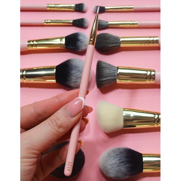 P.Louise #123 Fine Liner Brush