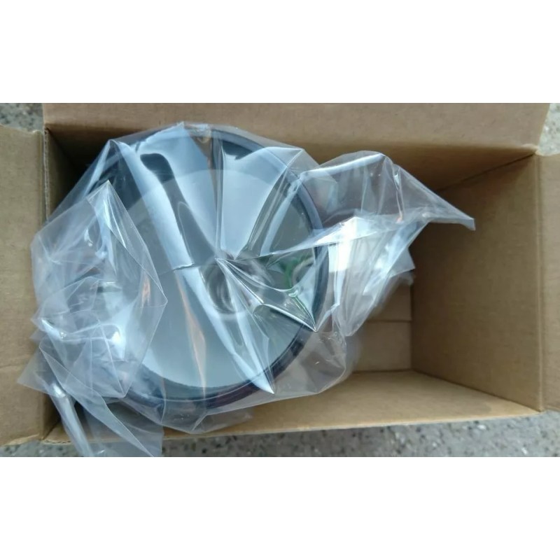 White EDISON E9301 Roundback Track Light, White with Black Baffle