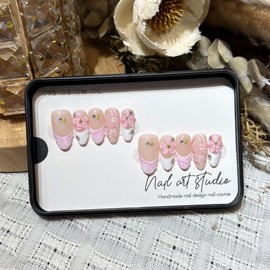 Uñas postizas cortas almendradas hechas a mano