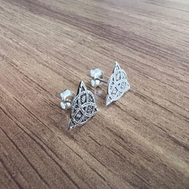 Agálea | Aretes tipo Broquel de Plata de Ley .925 en forma de Triqueta para Mujer