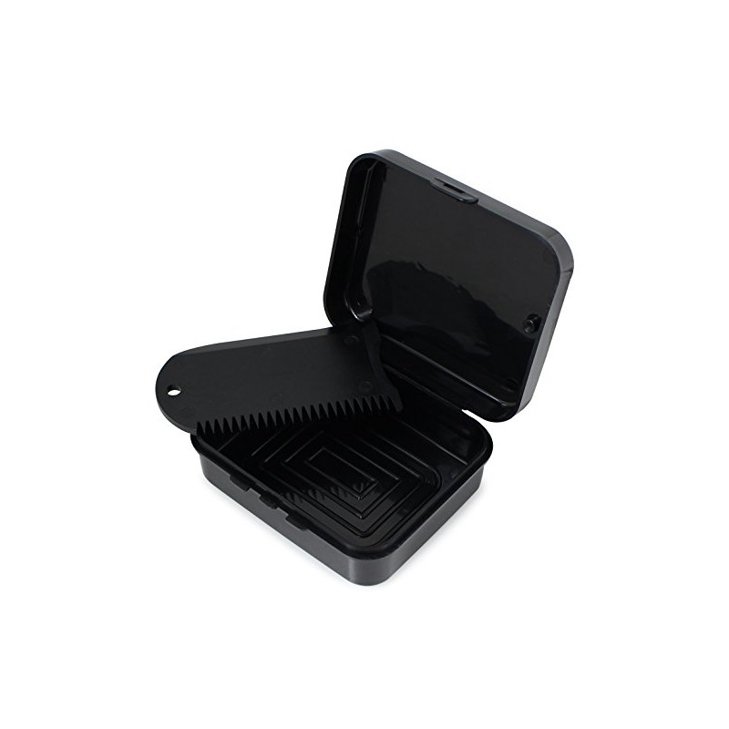 Maneuverline Wax Case with Scraper, Black
