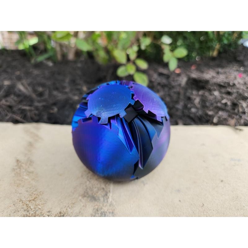 Gear Ball Twist - 3D Printed Mechanical Figurine:_Dark Chroma
