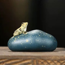 Tea Pet Frog That Can Spray Water, Cute Zisha Kung Fu Tea Ornament Accessories of Frog Tea Set Decoration for Tea Table Desk Tearoom Great Gift for Tea Lover Friend (7.Spray frog and flat pebble cyan)