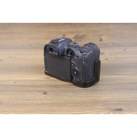 MINICO Bottom Opening PU Leather Grip Half Camera Case For Canon EOS R7 Camera with Tripod Design Black