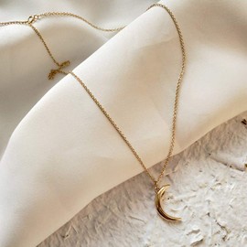 TseenYi Bohemian Necklace, Fashion Moon Pendant, Boho Jewelry for Women and Girls (Gold)