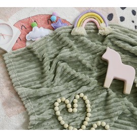 Geniospin Fleece Throw Blanket, 280GSM Extra Soft Lightweight Blanket with Strip, Plush Fuzzy Cozy Blankets and Throws for Couch, Bed, Sofa Cozy, Warm and Breathable (Sage Green, 30x40 inches)