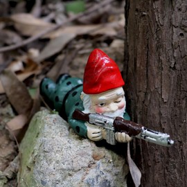 Garden Gnome with Gun, Gnome Soldiers Military Army Tactical Gnome Statue Garden Gnome Gun for Indoor Outdoor, Patio, Yard, Lawn Ornaments, Home Décor