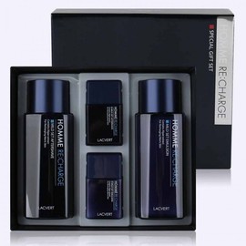 A powerful energy-boosting 2-piece foundation set for tired men's skin.