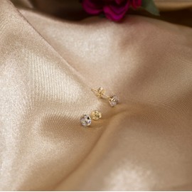 Carissima Gold Women's 9 ct Yellow Gold 5 mm Round Cubic Zirconia Stud Earrings