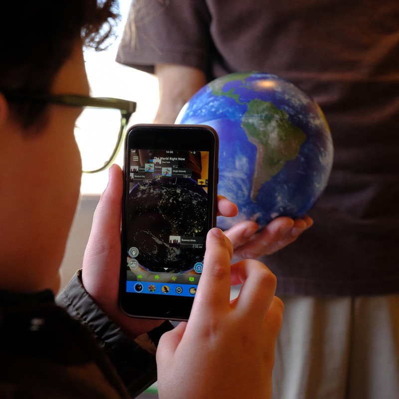 Hobonichi's Earth Ball Globe: A real-time view of the Earth