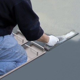 Concrete Knee Boards Slider, 28'' x 8'' Stainless Steel Kneedboards, Anti-Scratch Kneeler Board Concrete Sliders Pair Moving Sliders with Board Straps for Concrete Finishing