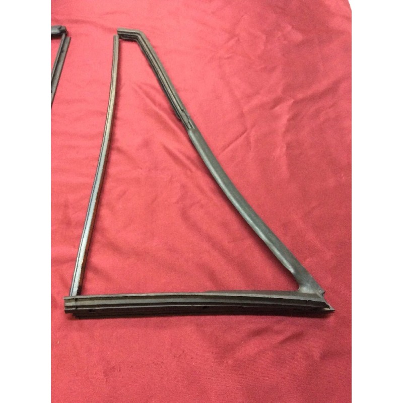 TOP QUALITY 1966-1977 EARLY FORD BRONCO PREMIUM VENT WINDOW SEAL