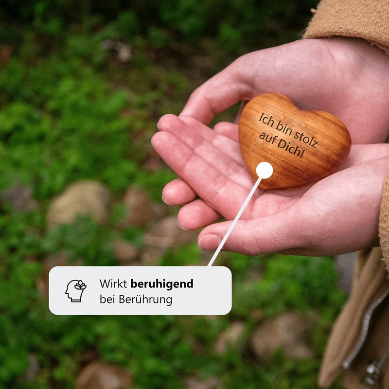 Schwabenholz® Wooden Worry Stone Heart - Ich bin stolz auf