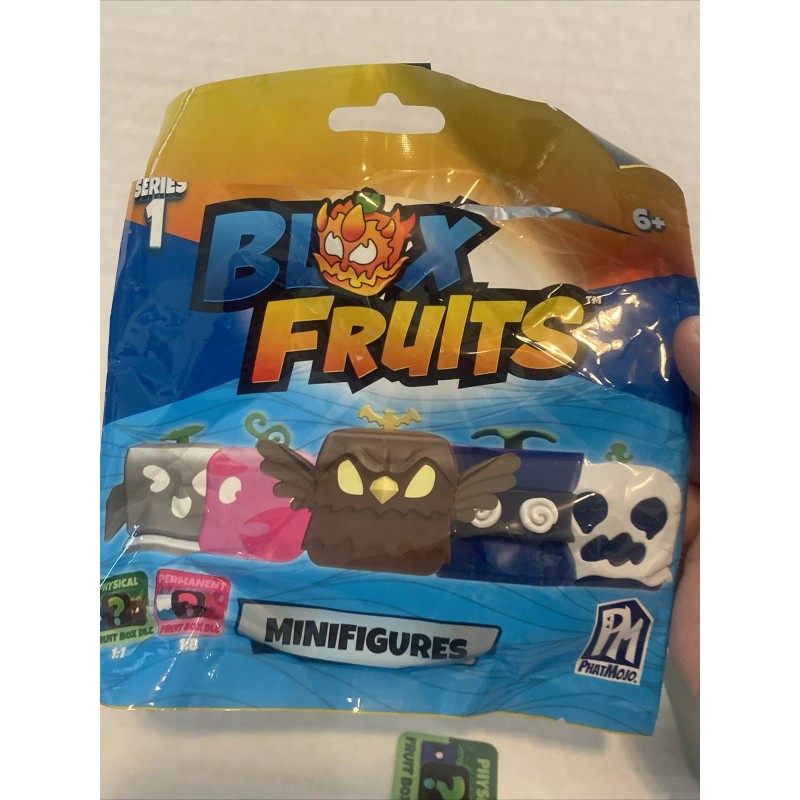 BLOX FRUITS Mystery 2” Mini Figure ROBLOX wPhysical DLC Code