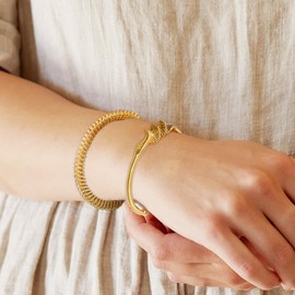 Gold C-shaped Bracelet for Women, 18K Plated Gold Spring Bracelet for Girls Dainty Elastic Stretch Stainless Steel Bracelet, Adjustable Opening Bracelet Lightweight Charm Jewelry Gifts (Bracelet * 2)