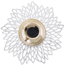 Neween Round Placemats Set of 4, 38 cm Washable Heat Resistant Round Table Mats, Hollow-Out PVC Place Mats for Dining/Kitchen Table, Restaurant, Party, Wedding (Silver)