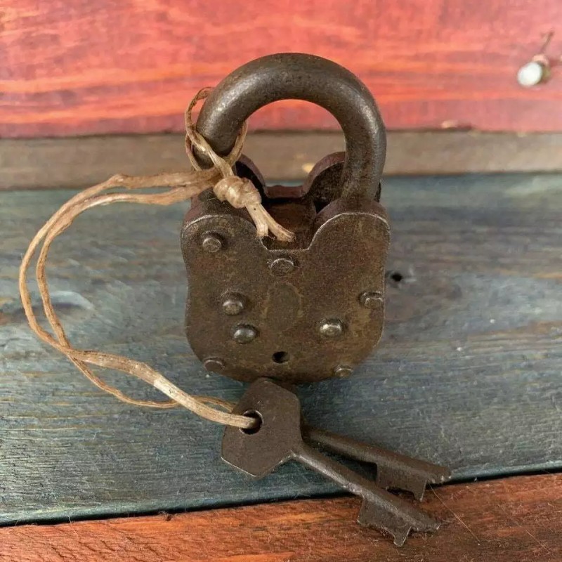 Yuma Territorial Prison Arizona Cast Iron Lock With Keys (2.5"