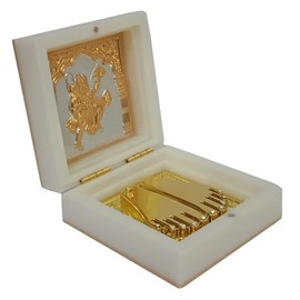Purpledip Resin Puja Gift Box: Hanuman Bajrangbali With Golden Feet Paduka For Travel Or Gifting (12394E)
