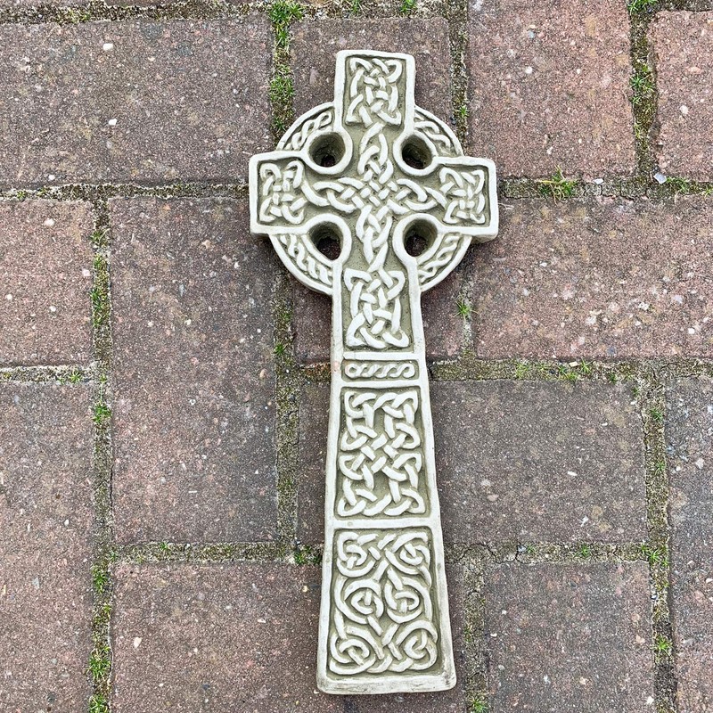 Darthome Ltd Ancient Stone Celtic Cross Tile Hanging Garden Ornament