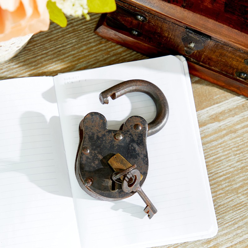 Deco 79 Brass Metal Lock And Key, 4" x 1"