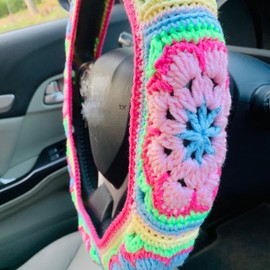 onEternal - Funda de volante de ganchillo hecha a mano para mujeres y niñas, bonita funda de cinturón de seguridad de flores coloridas para el interior del coche (funda para volante)