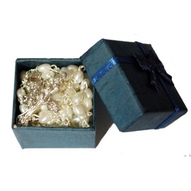 Beautiful White Heart Rosary Beads In Navy Blue Gift Box - Unisex Perfect First Rosary, Baptism Christmas Girls or Boys Xmas Gift - Stocking Filler. Ideal for Birthday, Fathers Day, Christmas, Baby Shower, Memorial, Anniversary, Baptism, Christening, Con