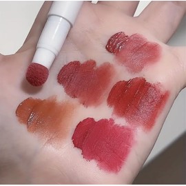 Matter Lippenstift ist ein weiches Kissen für die Lippen, das natürliche Farbe und Feuchtigkeit spendet. Einfach zu bedienen, langlebig und wasserdicht (Earl grey black tea, 09)