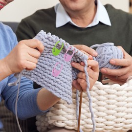 LAMXD Knitting Markers, 130 Pieces Crochet Markers, 10 Colors Knitting Markers, Stitch Markers, Lockable Crochet Hook Markers for Crochet and Knitting Projects with Box